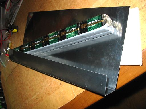 ＢＣ-６１１用＋Ｂ乾電池電源、電池廻りのクリアランスを与えるためテープを貼り重ねる